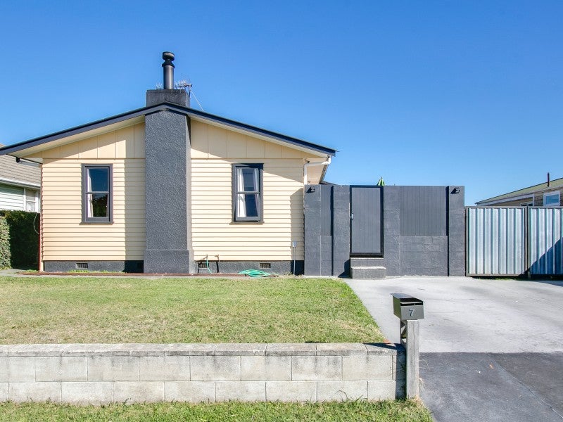 7 Percy Bear Terrace, Onekawa, Napier - Carousel 1