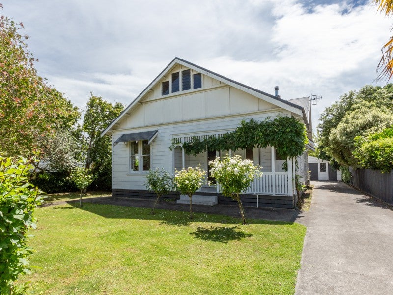 805 Eaton Road, Saint Leonards, Hastings - Carousel 1