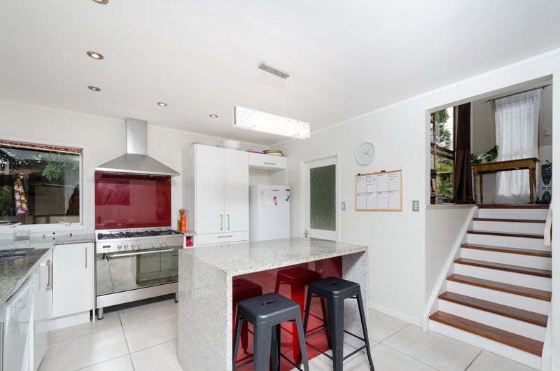 2/16 Sandiacre Way, Browns Bay, Auckland - Carousel 1