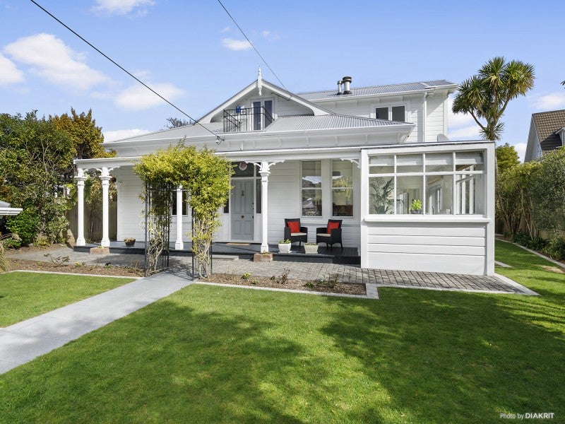 41 Simla Crescent, Khandallah, Wellington - Carousel 1