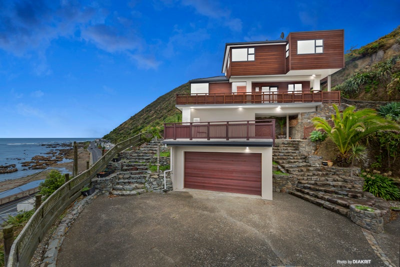 64 Owhiro Bay Parade, Owhiro Bay, Wellington - Carousel 1