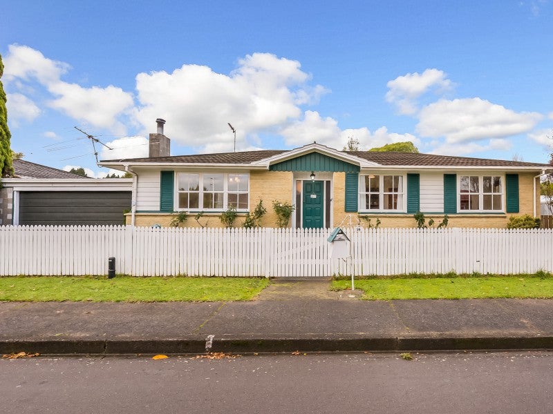 14 Flavia Grove, Clouston Park, Upper Hutt - Carousel 1