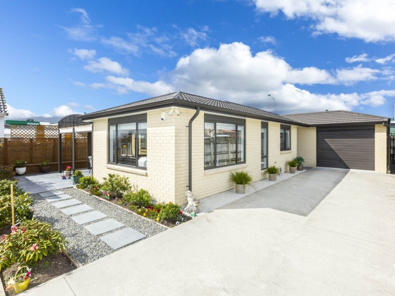 8A Savage Crescent, Upper Hutt Central, Upper Hutt - Carousel 1