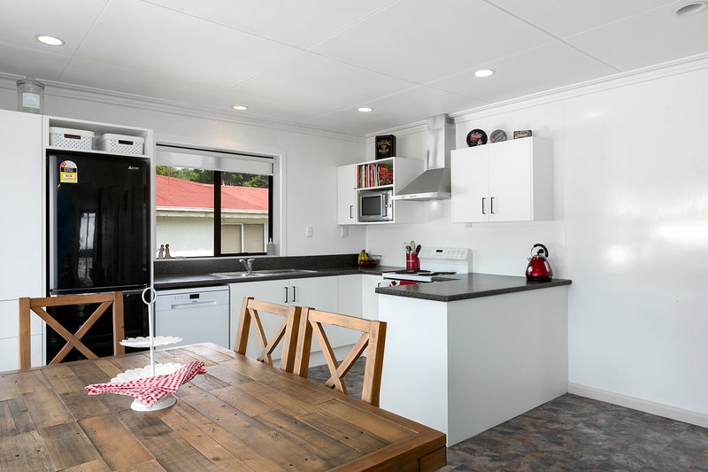 35 Elwyn Crescent, Green Island, Dunedin - Carousel 2