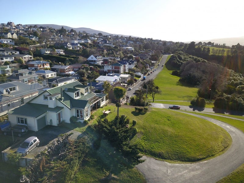 6 Belleknowes Terrace, Belleknowes, Dunedin - Carousel 2