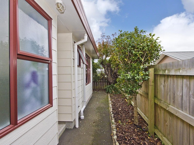 2/68 Cambridge TCE, WAIWHETU, LOWER HUTT - Carousel 13