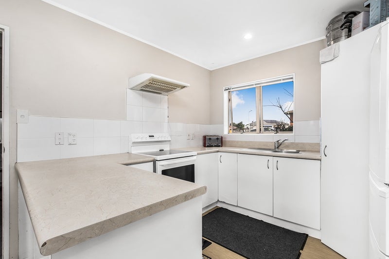 3 Eloise Place, Clendon Park, Auckland - Carousel 2