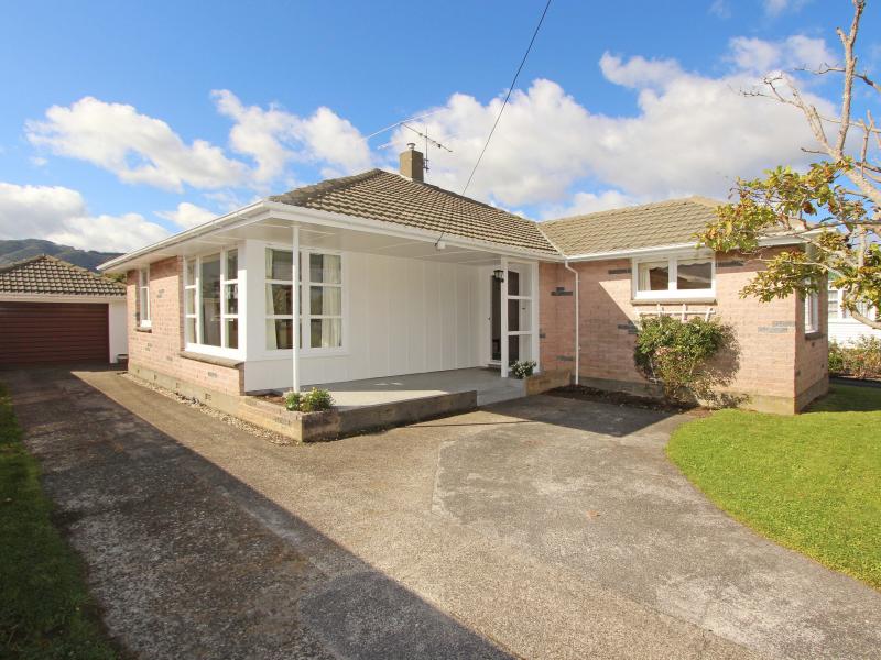 5 Barsi Grove, Avalon, Lower Hutt - Carousel 1