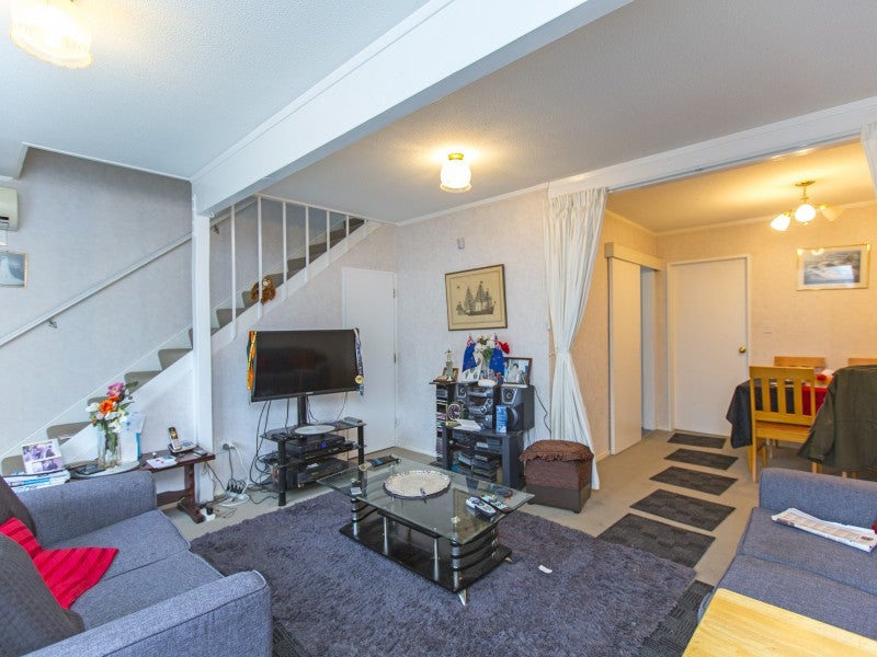 6/20 Wagon Road, Stokes Valley, Lower Hutt - Carousel 2