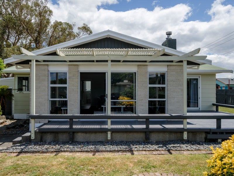 1 Anita Grove, Riverdale, Gisborne - Carousel 1
