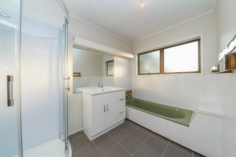 35 Gills Road, Bucklands Beach, Auckland - Carousel 2