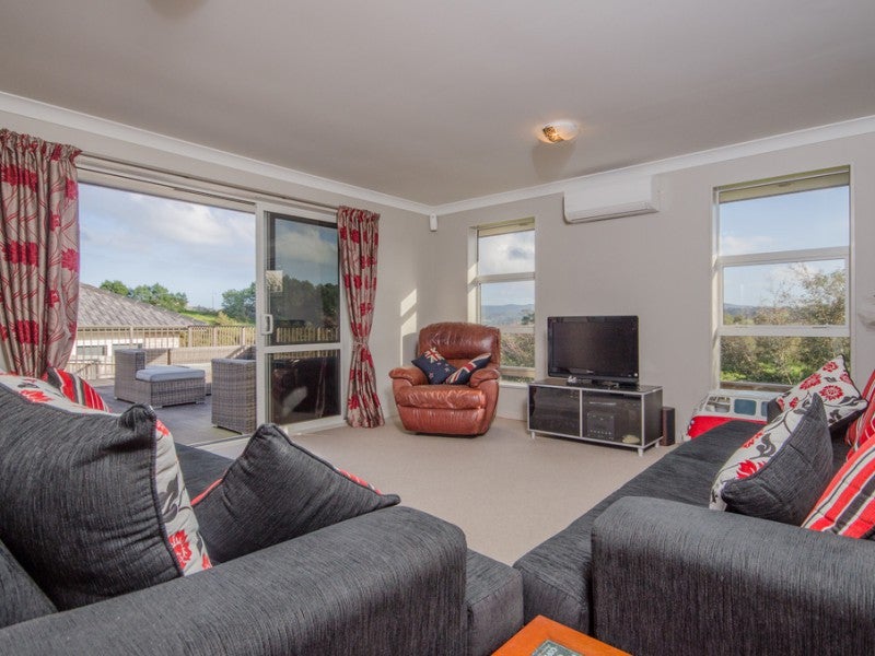 21 Karika Place, Massey, Auckland - Carousel 2