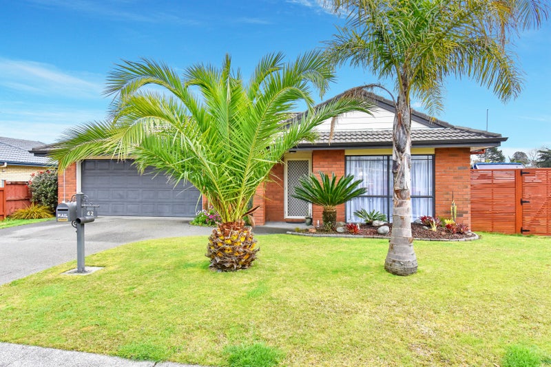 42 Sandwick Drive, Weymouth, Auckland - Carousel 1