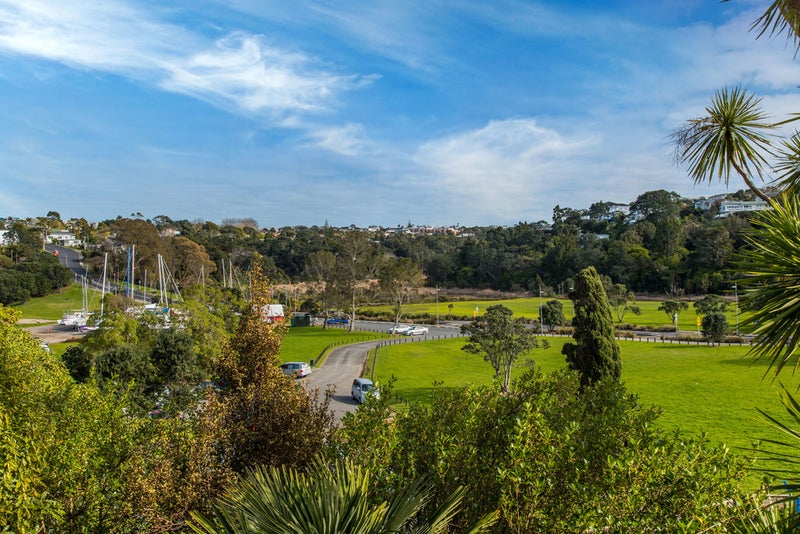 2/54 Clarence Road, Northcote Point, Auckland - Carousel 2