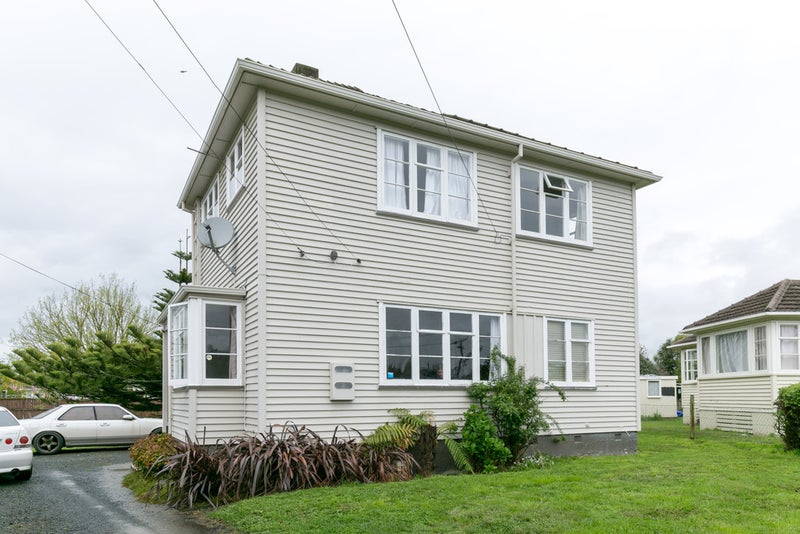 10 Denz Street, Maeroa, Hamilton - Carousel 2