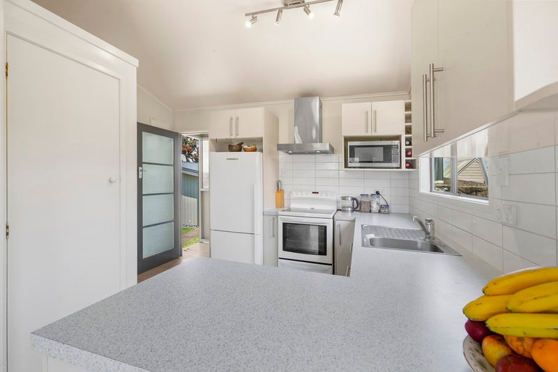 27 Rata Street, Oneroa, Waiheke Island - Carousel 22