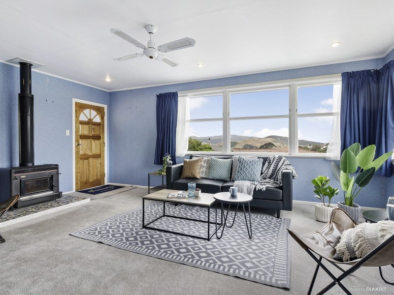 8 Diane Grove, Paparangi, Wellington - Carousel 2