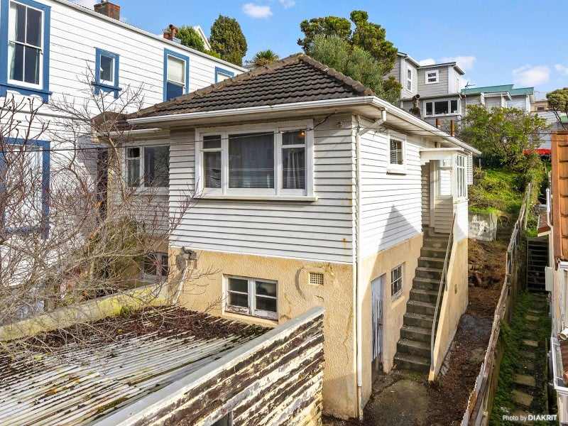 18 Edinburgh Terrace, Berhampore, Wellington - Carousel 1