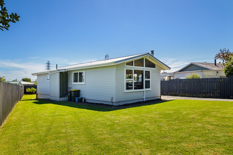 22 Simons Street, Moturoa, New Plymouth - Carousel 2