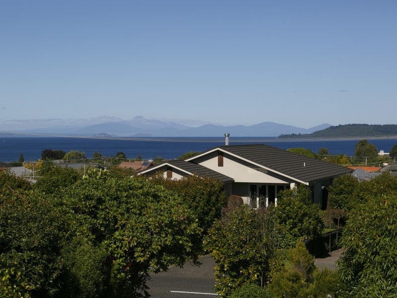12 Gillies Avenue, Taupo - Carousel 21