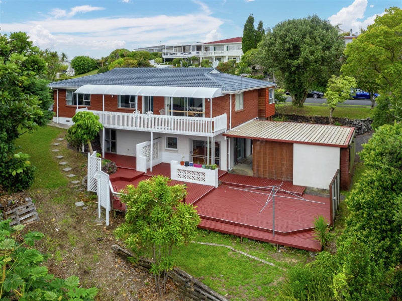 17 Copperfield Terrace, Mellons Bay, Auckland - Carousel 1
