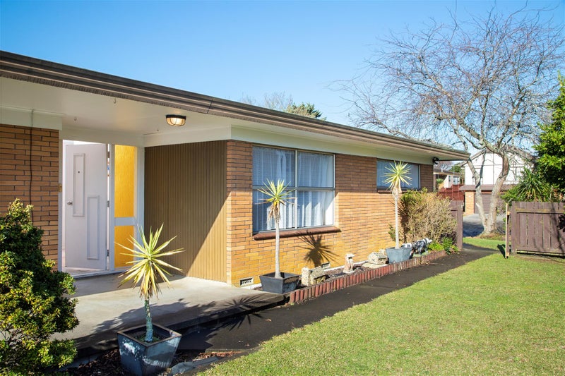 27 Rushgreen Avenue, Pahurehure, Papakura - Carousel 2