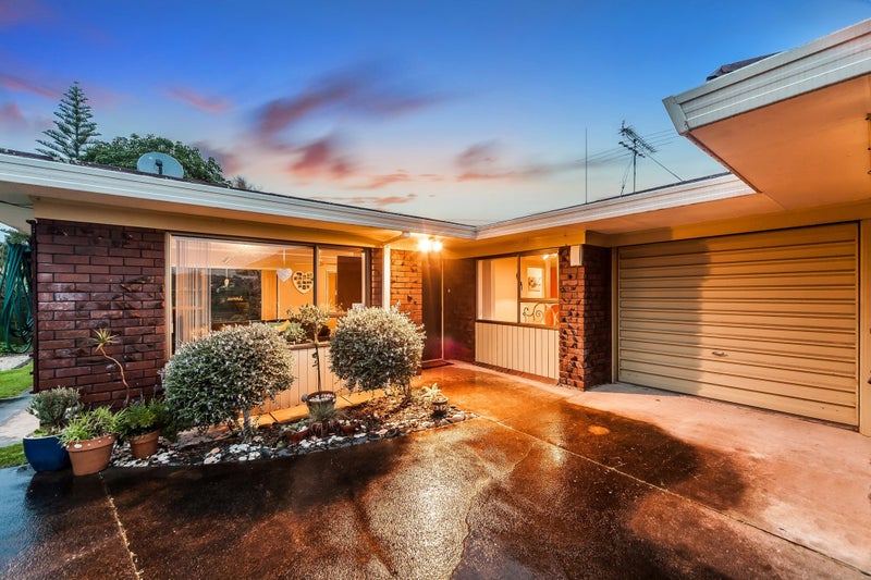 2/29 Vivian Wilson Drive, Eastern Beach, Auckland - Carousel 1