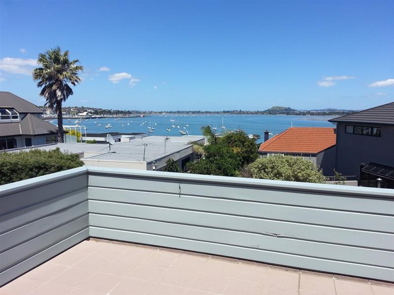 2/3 Whitcombe Road, Bucklands Beach, Auckland - Carousel 1