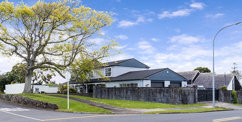 1 Elimar Drive, Sunnyhills, Auckland - Carousel 24