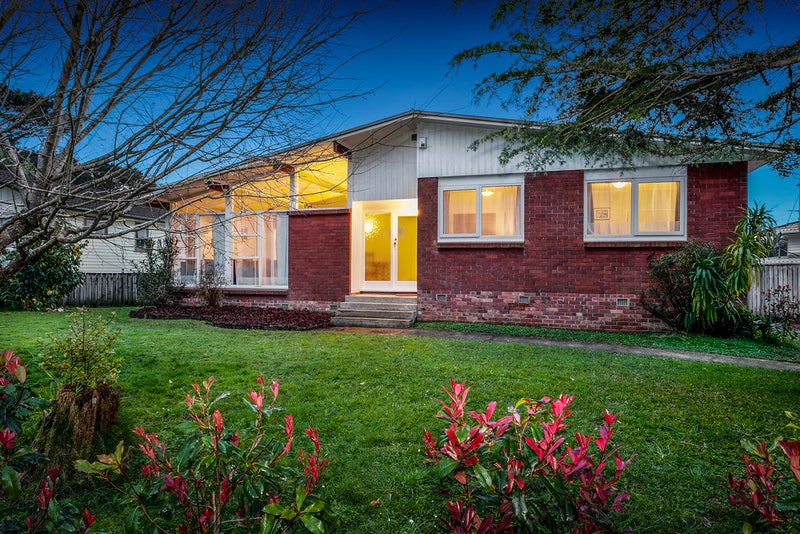 13 Pendlebury Street, Green Bay, Auckland - Carousel 1