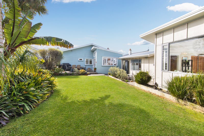 74 Huia Road, Point Chevalier, Auckland - Carousel 2