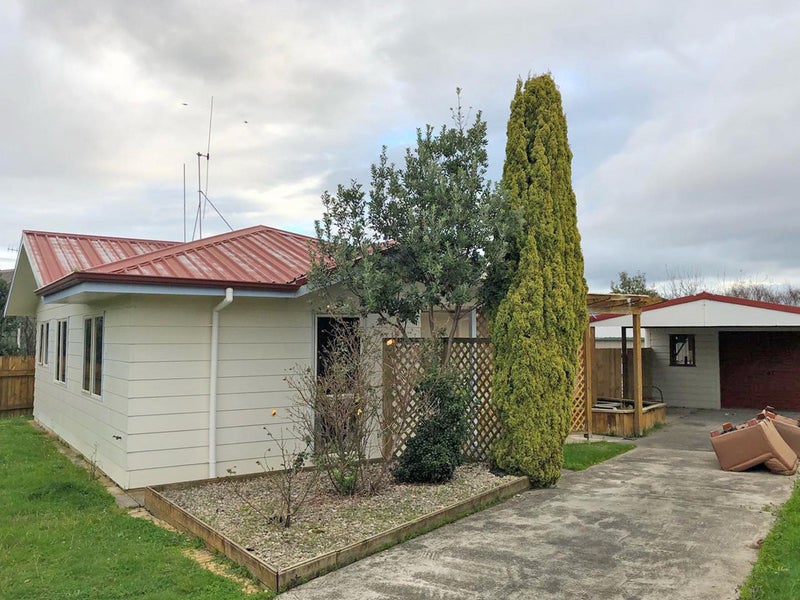 3 Lydia Place, Kelvin Grove, Palmerston North - Carousel 2