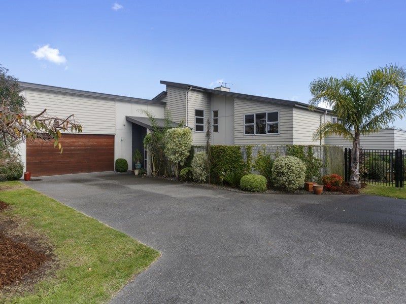 5 Magnolia Rise, Waipahihi, Taupo - Carousel 1