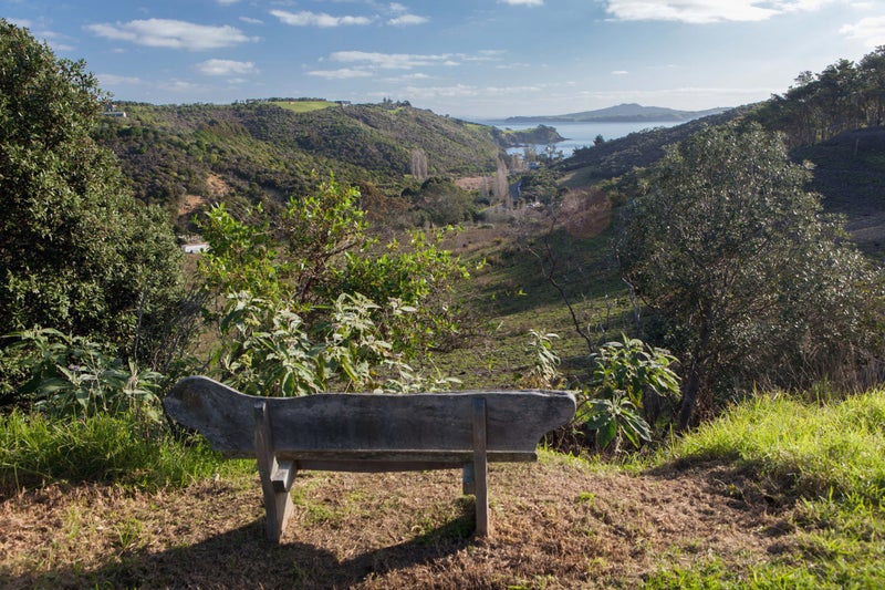 32 Tiri Road, ONEROA, WAIHEKE ISLAND - Carousel 1