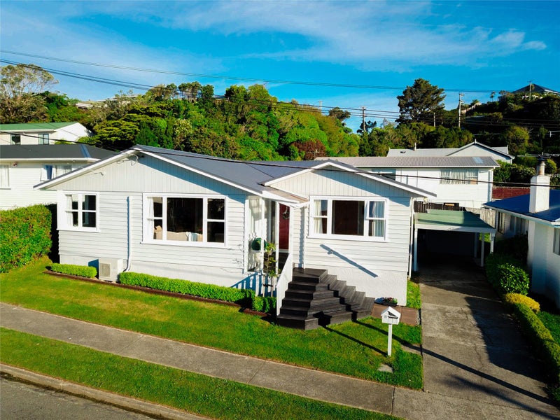 8 Griffiths Grove, Newlands, Wellington - Carousel 1