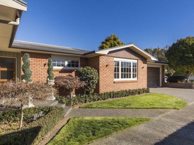 6 Athlone Place, Hokowhitu, Palmerston North - Carousel 25