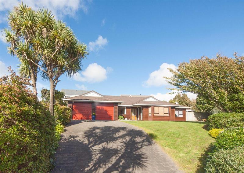24 Lakewood Avenue, Churton Park, Wellington - Carousel 1