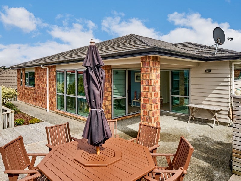 4 Sunflower Close, Camborne, Porirua - Carousel 1