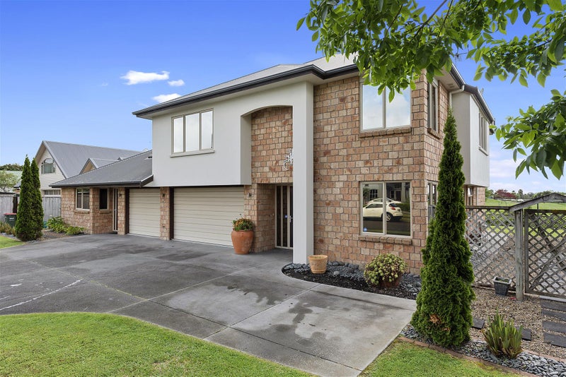 12 Gavin Heights, Rototuna, Hamilton - Carousel 2