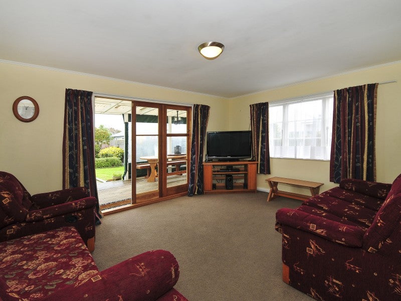 8 Lincoln Avenue, Epuni, Lower Hutt - Carousel 2