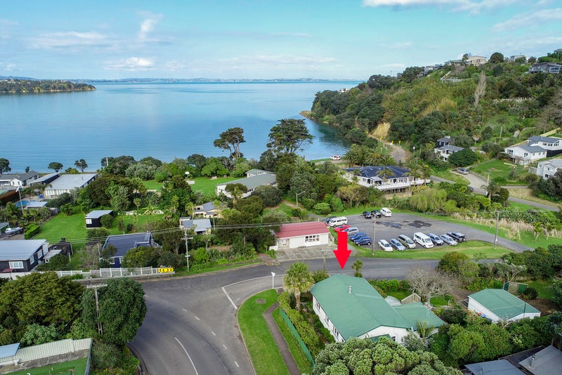 3 Hamilton Road, Surfdale, Waiheke Island - Carousel 2
