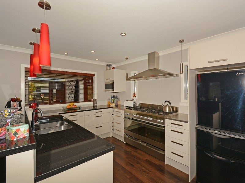 26 Seymour Grove, Kingsley Heights, Upper Hutt - Carousel 2