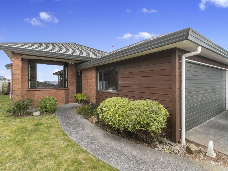 2/7 Banksia Grove, Maungaraki, Lower Hutt - Carousel 1