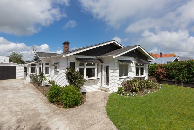 64 Argyle Avenue, Takaro, Palmerston North - Carousel 2