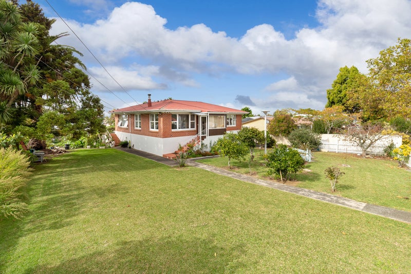 19 Norcross Avenue, Henderson, Auckland - Carousel 13