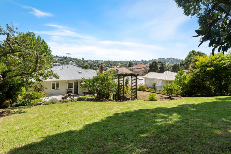 3 Budock Road, Hillsborough, Auckland - Carousel 19