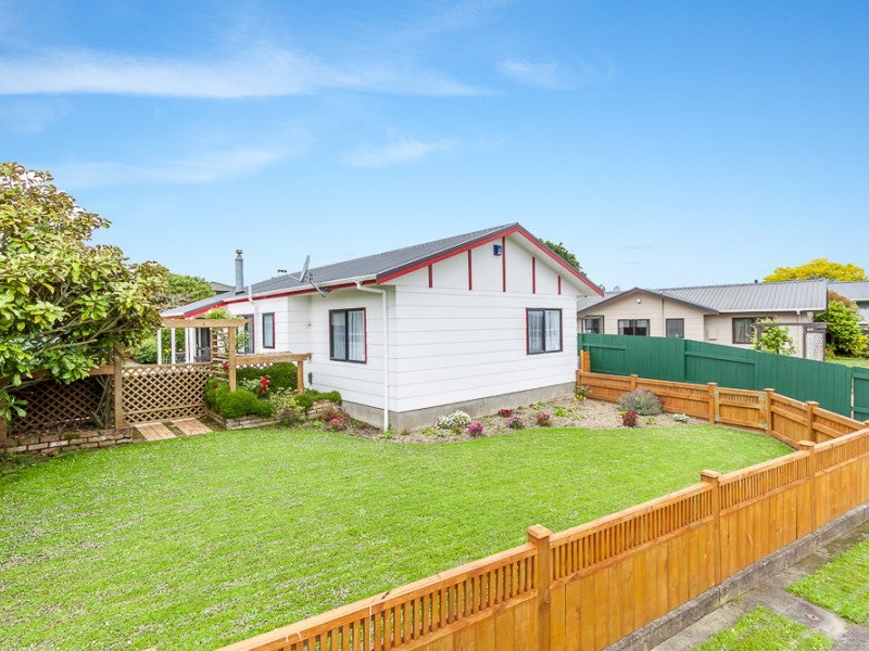 28 Lydia Place, Kelvin Grove, Palmerston North - Carousel 1
