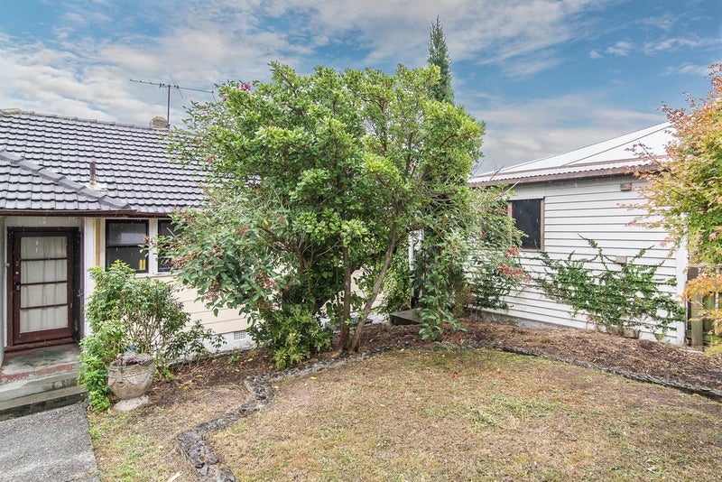 32 Sievers Grove, Cannons Creek, Porirua - Carousel 1