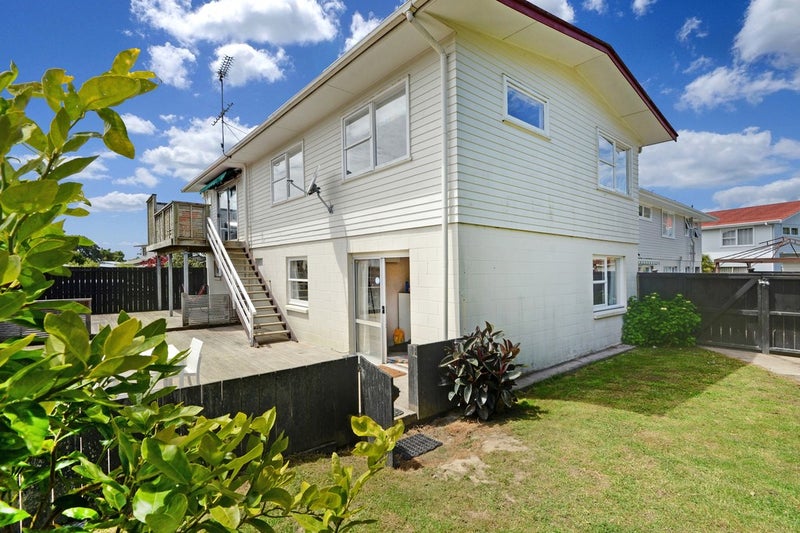 8 Compton Street, Hillcrest, Auckland - Carousel 1