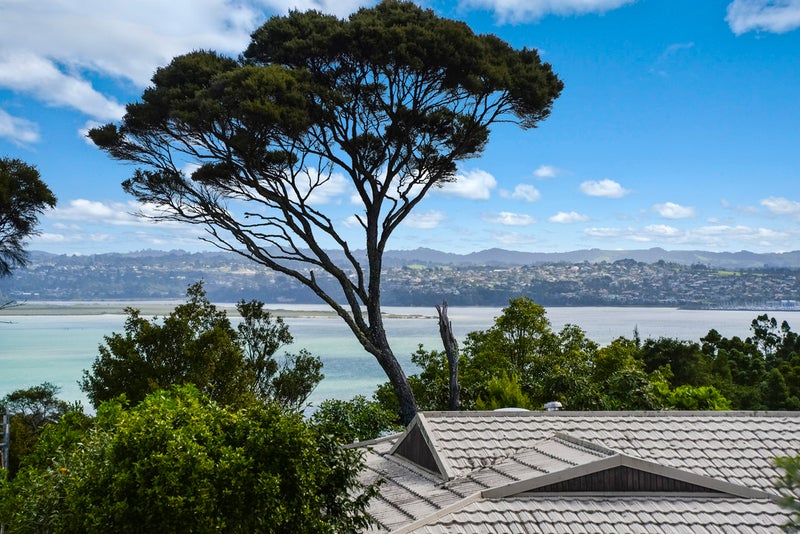 10 Pluto Place, Beach Haven, Auckland - Carousel 2